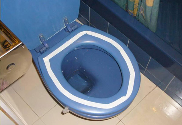 環境提示 – 座廁板貼上顏色提示