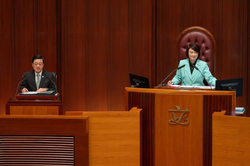 行政長官李家超(左)及立法會主席李慧琼(右)。李慧琼FB圖片 行政長官李家超(左)及立法會主席李慧琼(右)。李慧琼FB圖片