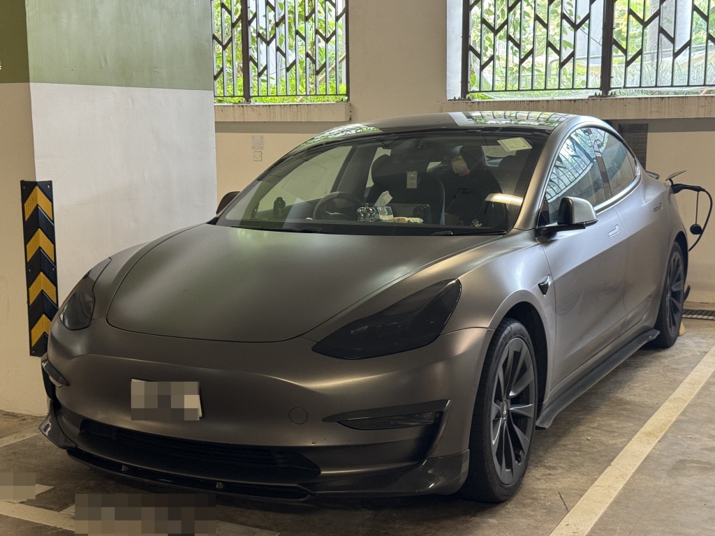 另一辆「V字头」自订车牌、2022年Model 3 Long Range车价连同选配则要价逾52万元。