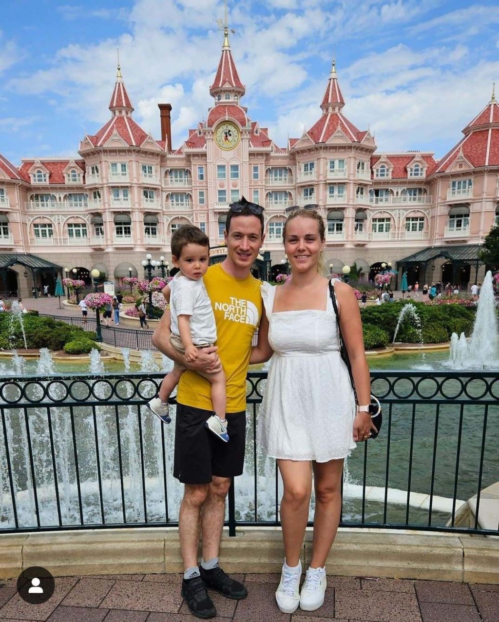 賀銘年法國享受家庭樂 | 星島日報