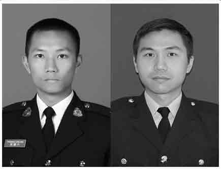 殉職高級消防隊長張耀升及消防隊目許志傑（左起）。