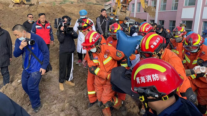 青海省海東市凌晨發生的山體滑坡，已導致至少5人罹難。網上圖片