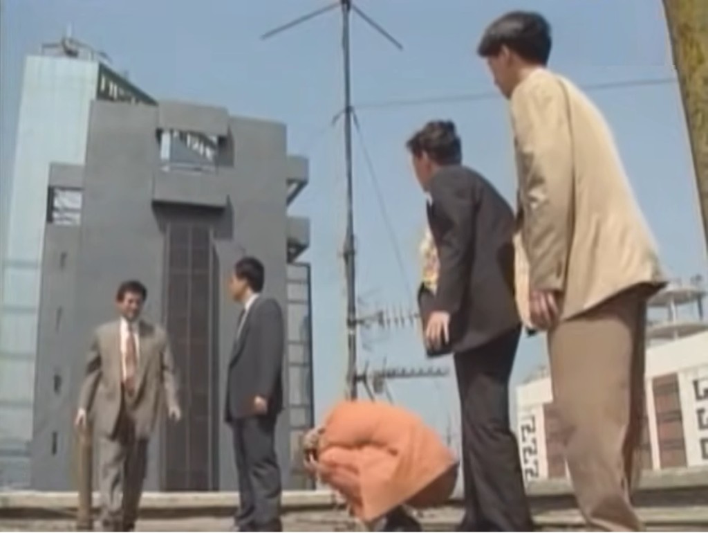 《大时代》中郑少秋所饰演丁蟹五父子跳楼，成为了电视史上经典一幕。《大时代》截图