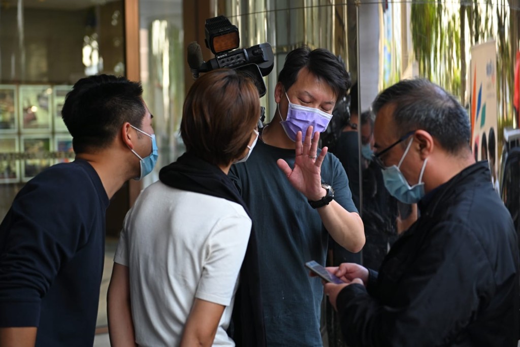 有線員工被裁員或離職。