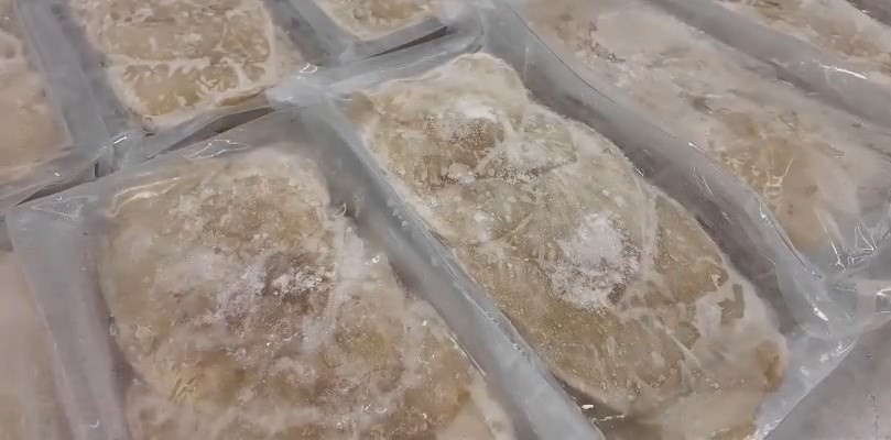 婦人北上福田口岸過關被截,行李篋驚揭藏近34公斤魚翅。海關發布 婦人北上福田口岸過關被截,行李篋驚揭藏近34公斤魚翅。海關發布
