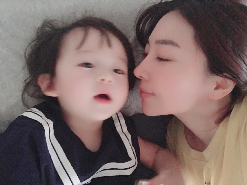 賈曉晨而家主湊女。