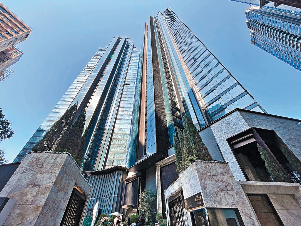 西半山天御氣氛凌厲，本月至今連環售出9伙，套現超過15億。