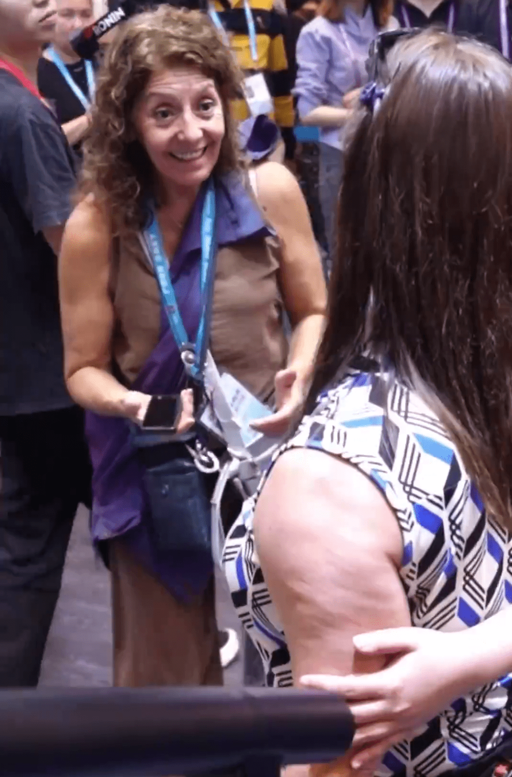 亲友对此表现兴奋。