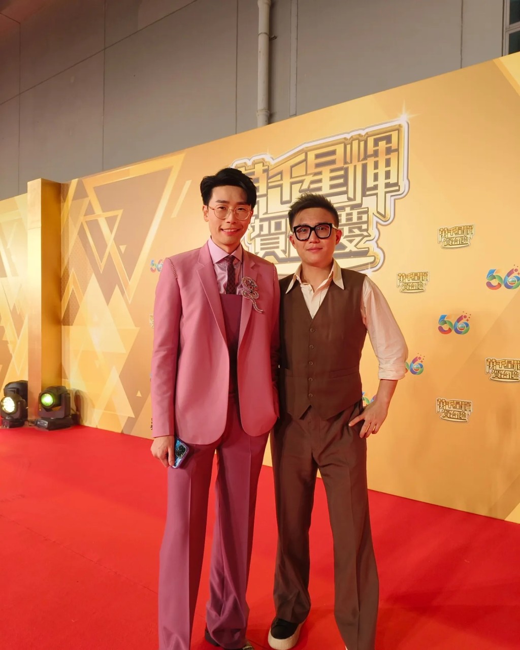 早前TVB台慶劉可都有表演，他在TVB內狂集郵及打卡。