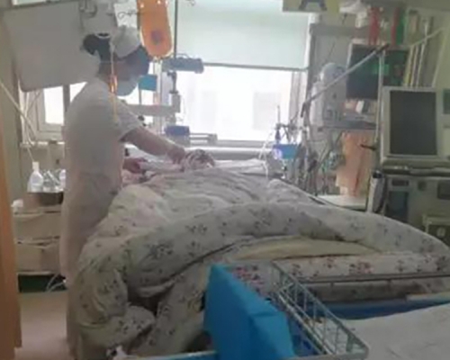黑龍江一名護林工人被黑熊咬傷，面部嚴重損毀。　網圖