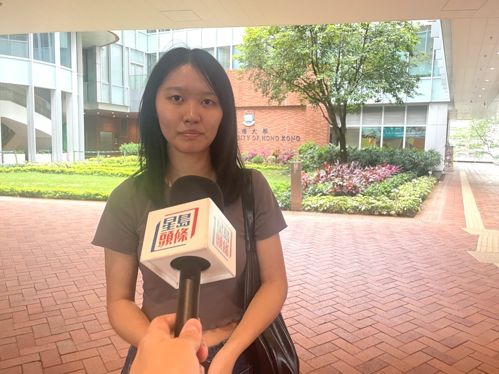 大醫學院二年級生葉同學目前住在醫科生宿舍,認為宿舍對大學生活非常重要。蕭博禧攝 大醫學院二年級生葉同學目前住在醫科生宿舍,認為宿舍對大學生活非常重要。蕭博禧攝