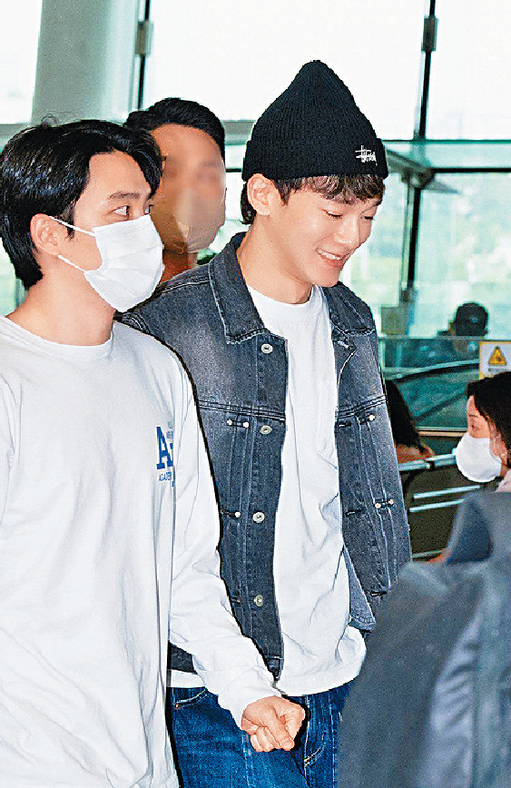 ■CHEN與D.O.一路行一路傾偈。 ■CHEN與D.O.一路行一路傾偈。