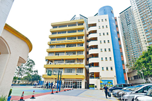 ■馬鞍山直資男校德信中學。