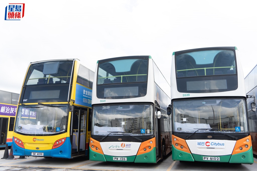 城巴新巴将于下月1日正式合并，届时近700架新巴巴士将以全新城巴标志在港九新界行驶，服务市民。吴艳玲摄