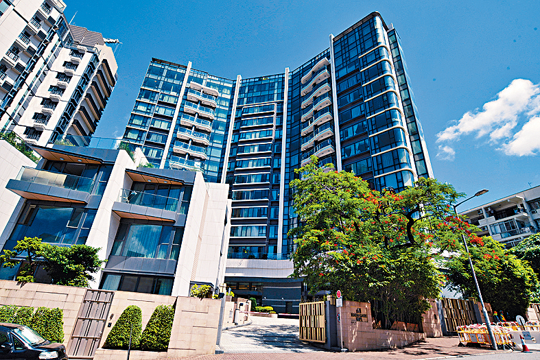 雲門一個高層單位，近日以4758萬連車位易手，呎價約3.02萬。