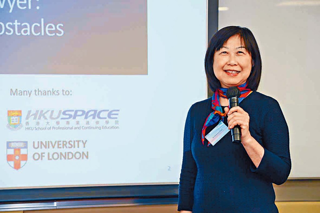 傑出校友陳敏兒博士在校友聚會中主講「律師在AI時代如何面對新機遇與挑戰」。