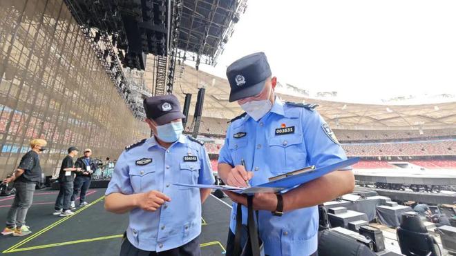 北京警方開展打擊整治演唱會倒票情況。