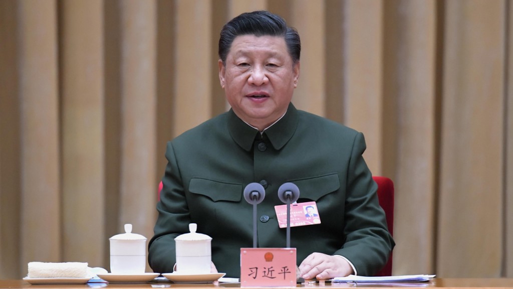 習近平晤解放軍及武警部隊的兩會代表。央視圖片
