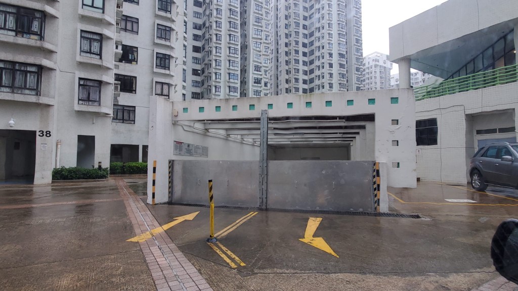 地庫停車場有安裝防水閘。