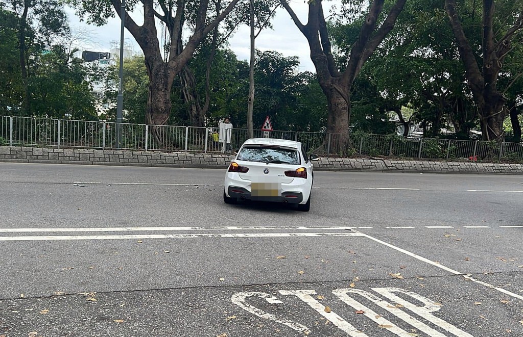 天平路發生兩車相撞。fb：車cam L（香港群組）