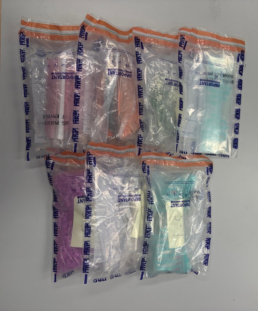 警方检获的毒品总市值估计逾230万港元。