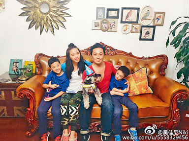 馬景濤與嫩妻吳佳尼育有二子,一家四口在外人眼中幸福美滿。