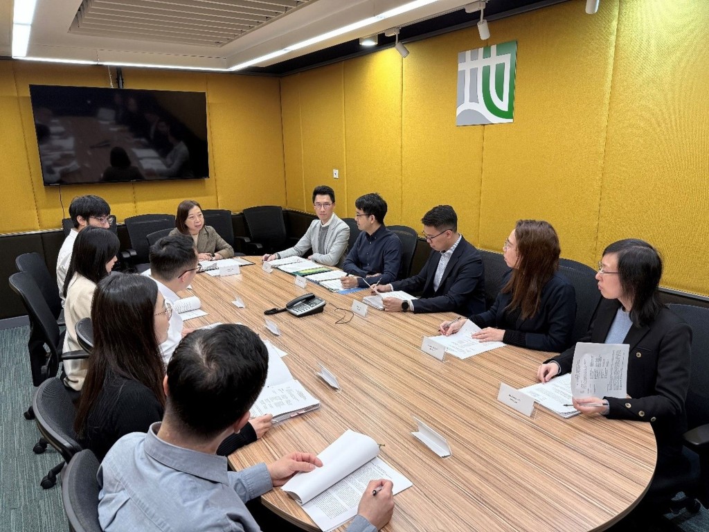 地政总署目标于收到申请后十星期内,向地段业权人发满意纸。宁汉豪网志图片 地政总署目标于收到申请后十星期内,向地段业权人发满意纸。宁汉豪网志图片