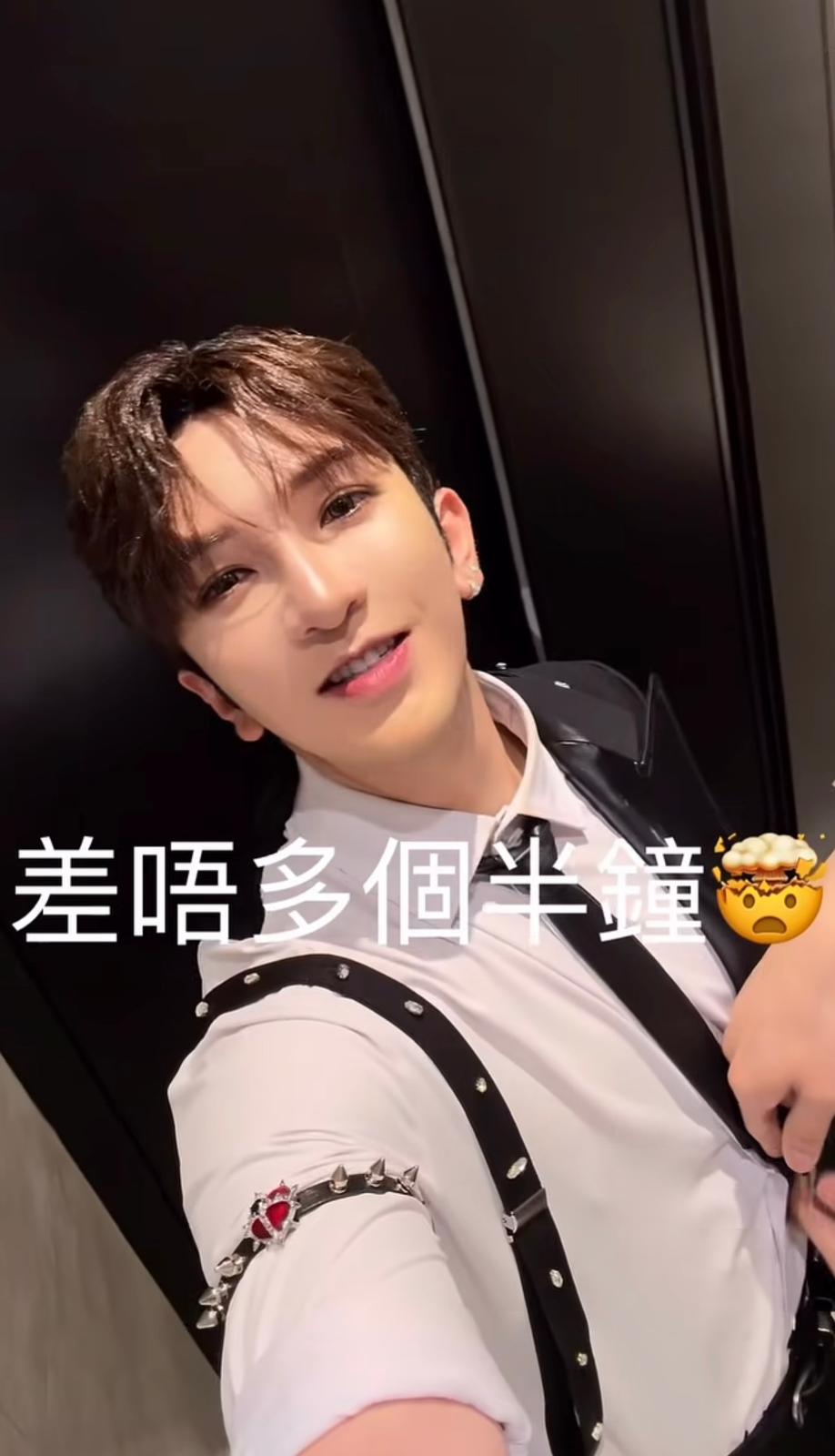 整套服裝要先穿上身，再由人手即場縫合固定，單是穿衣這個步驟，他便要企足一個半小時。