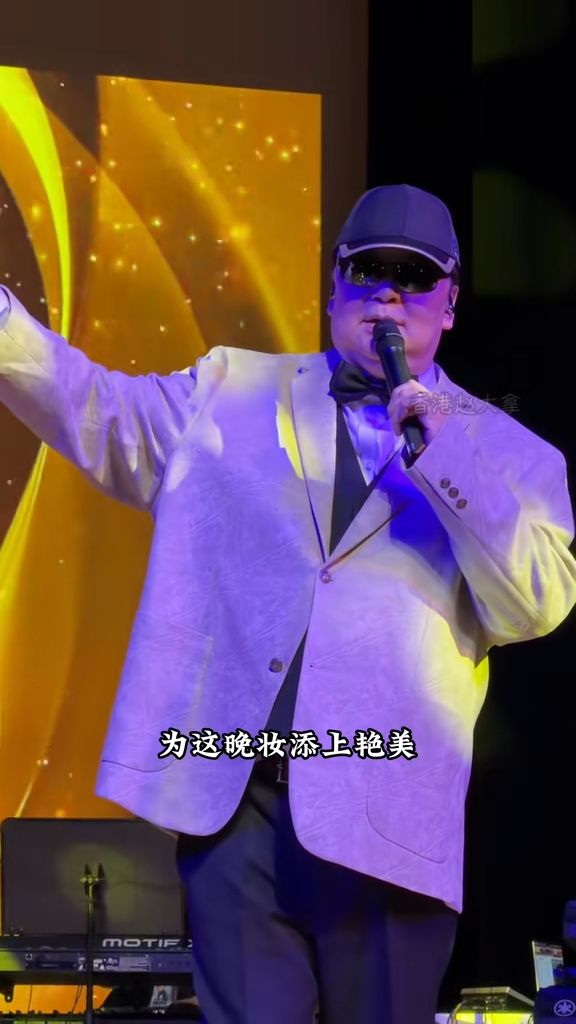 蔡楓華挺巨腩開騷肥到無頸。