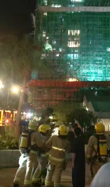 大廈外部未見明火及濃煙冒出。FB：Chun Tung Chow@柴灣小西灣關注組