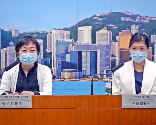 張竹君(左)表示支持全民檢測,何婉霞(右)指是個人決定不便回答。 資料圖片