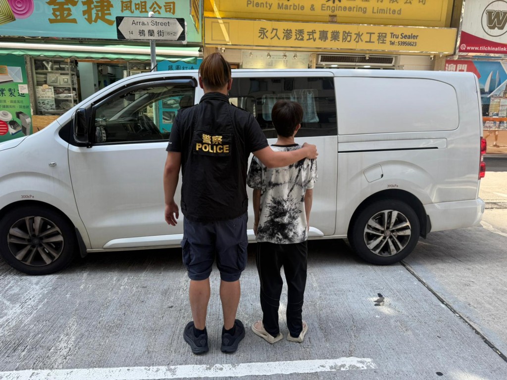 警破旺角淫窟 拘45歲負責人。警方圖片