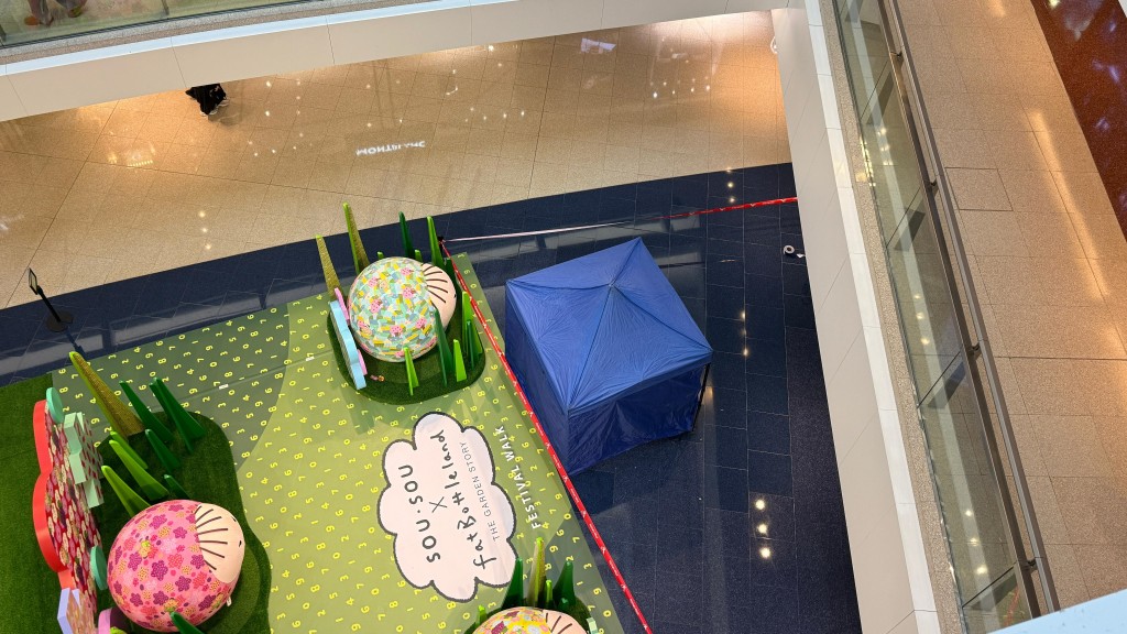 又一城商場男子墮中庭 送院不治