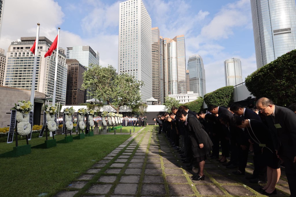 儀式今早在香港中環大會堂紀念花園舉行。李家超fb