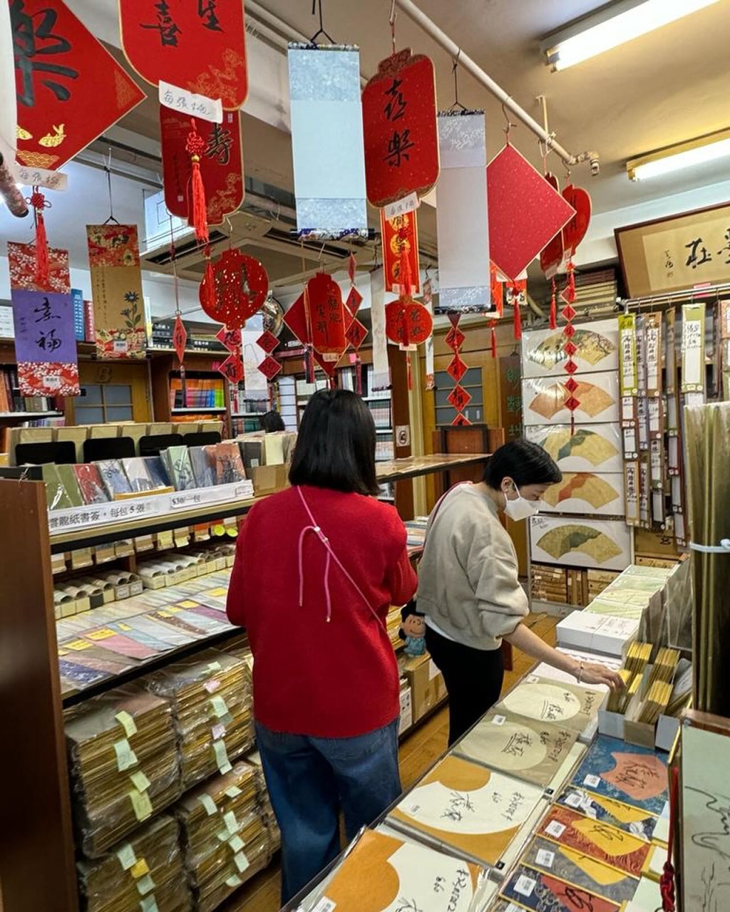 日前已经到文具店买宣纸准备为农历新年写挥春。