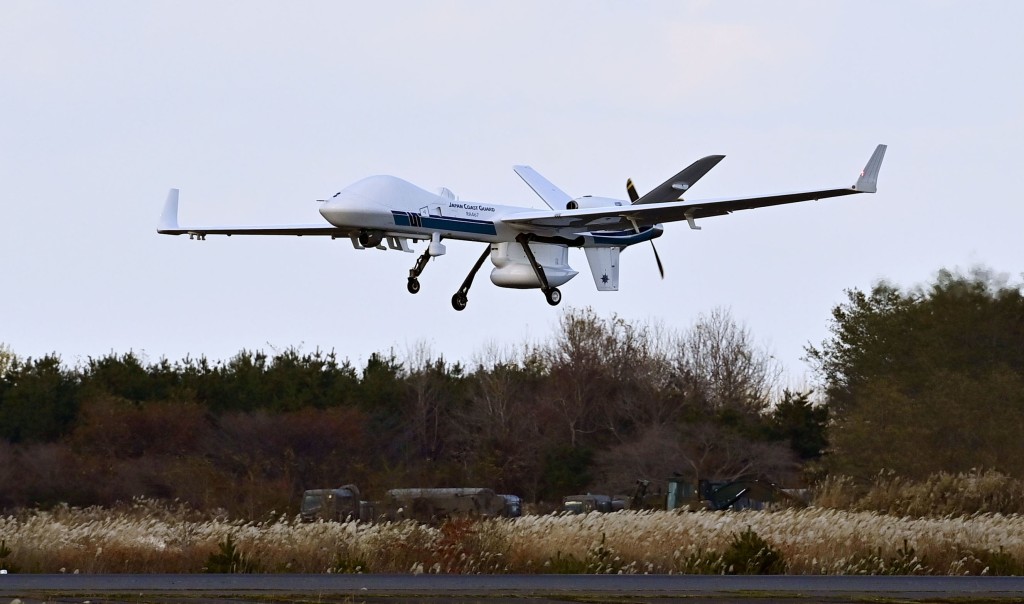 日本投入大型無人機「海上守衛者」，在釣魚島上空警戒中國船隻。路透社