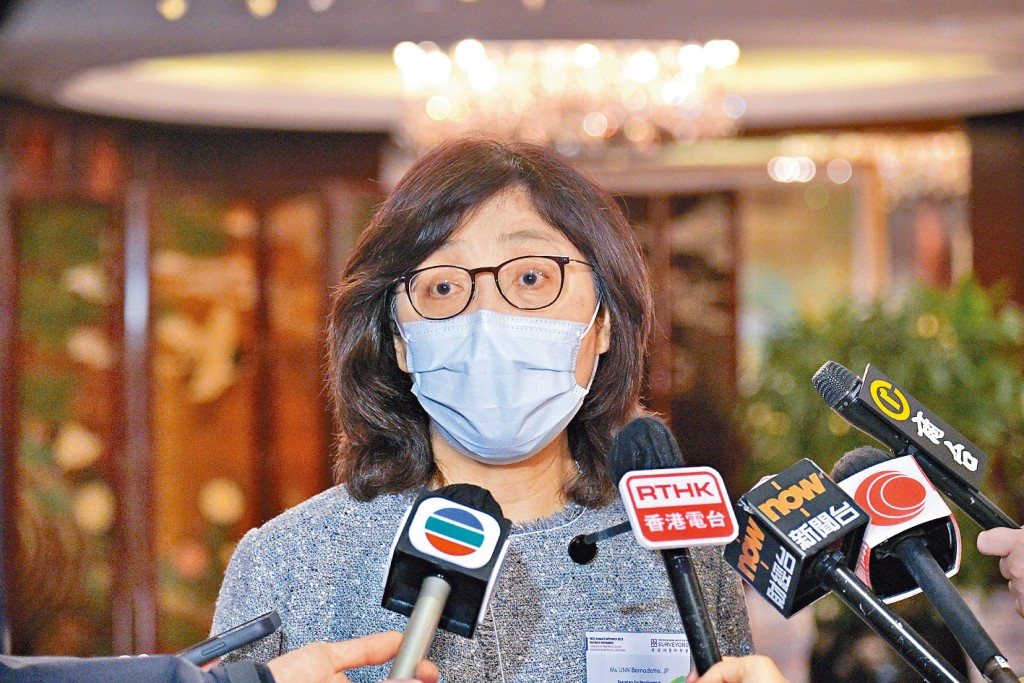 甯漢豪表示將覆檢全港馬路旁的鳳凰木,期望本月底完成。