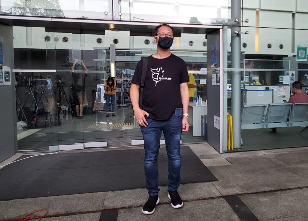 蔡耀昌到新界南警察總部了解鄒幸彤被捕事件。