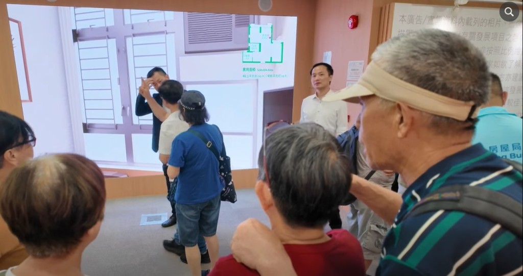 福苑業主「睇樓團」反應熱烈。何永賢fb