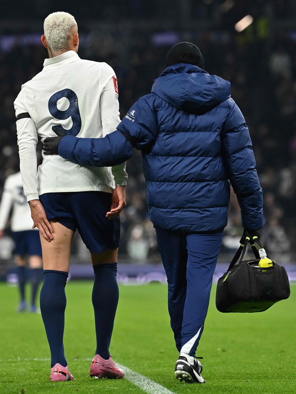 李察利臣上轮对维拉时拉伤左脚鼠蹊。法新社