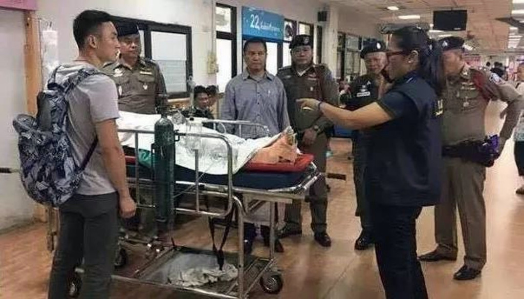 企圖殺妻奪財產的男子當時在醫院和泰國警方交流。