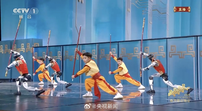 中國機械人去年秧BOT今年武BOT。 央視