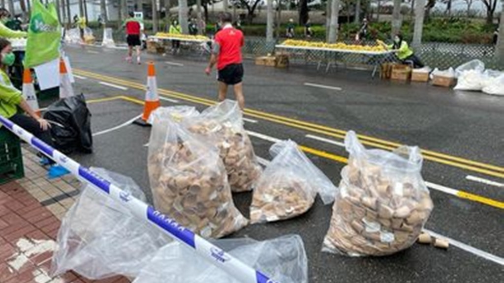 環團與主辦單位合作於賽事沿途設置12個回收站。Mil Mill 喵坊FB