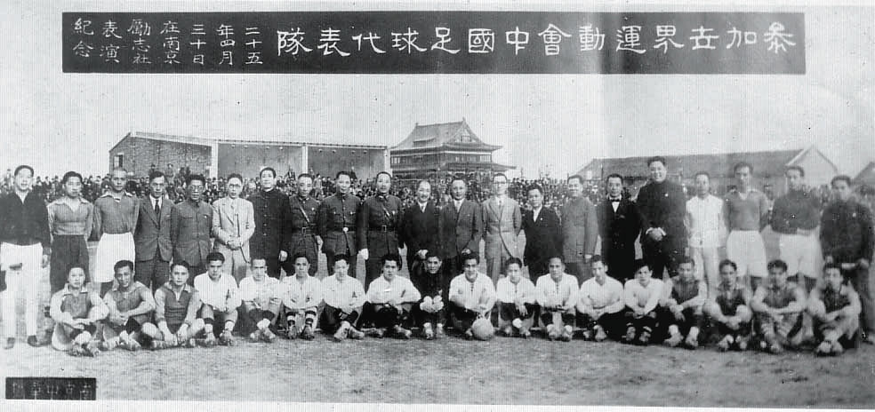 譚詠麟爸爸與曾志偉爸爸曾啟榮是球友之餘，亦曾同是前中華民國男子足球代表隊主力隊員。