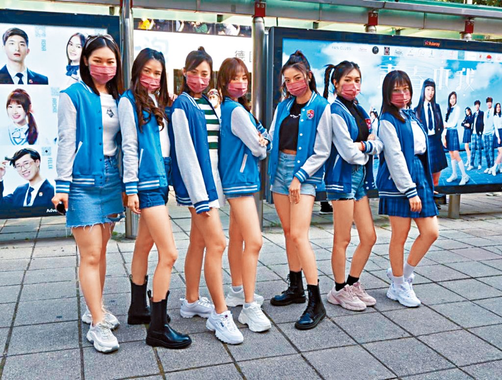 ■Yumi、Windy等七位《聲夢》女學員昨日快閃熱舞,宣傳新劇。