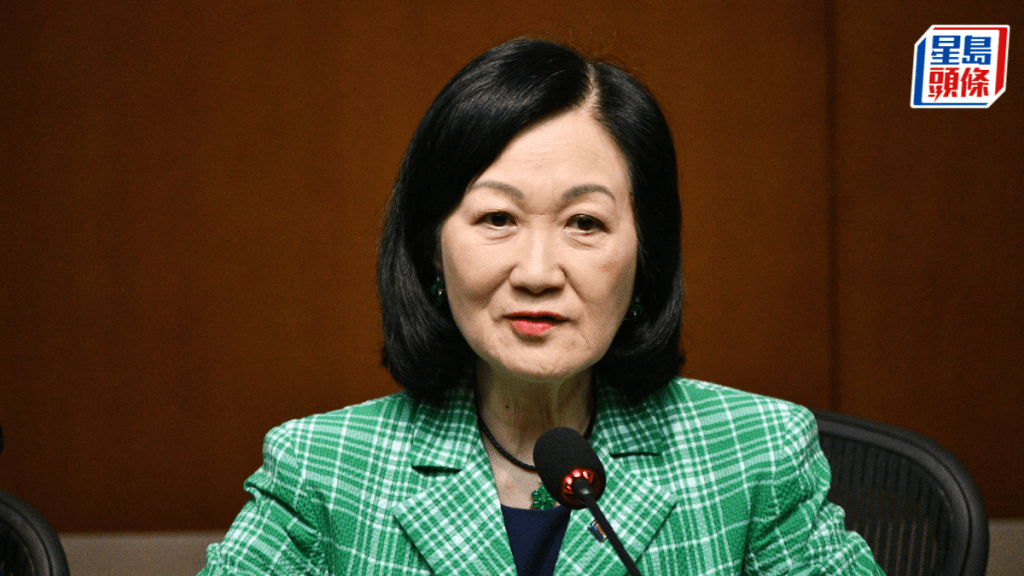 周庭棄保永久離港︱葉劉斥辜負警方信任：年紀咁輕就咁蠱惑