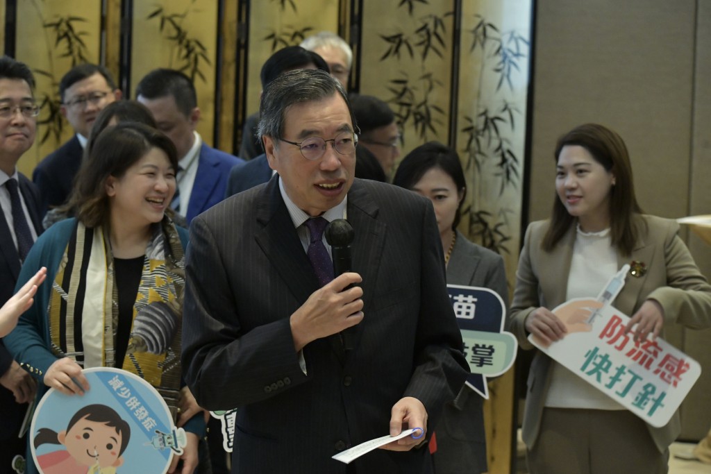 立法會主席梁君彥致表示，過去幾年市民都載口罩，感染流感的機會較少，流感免疫力普遍較低。禇樂琪攝