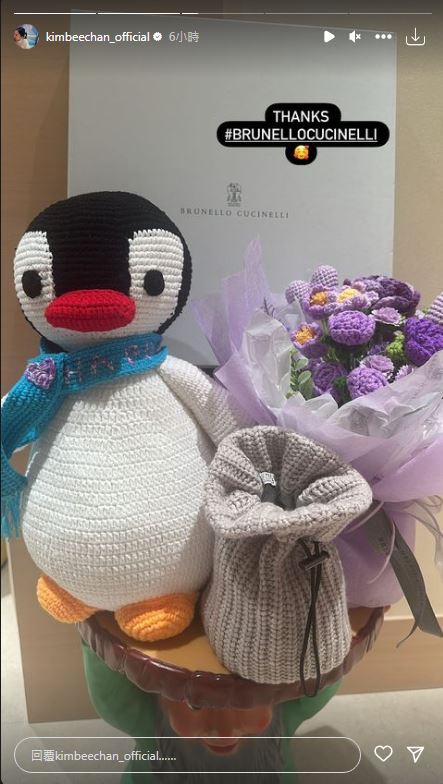 甘比獲各界好友及品牌贈送鮮花及至愛企鵝禮物。