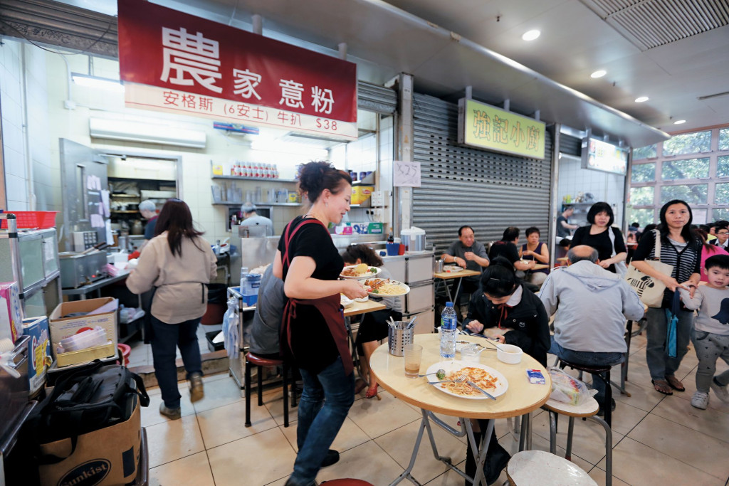 農場餐廳創辦人陳興濤於2008年以「農家意粉」為名開設了五家店子