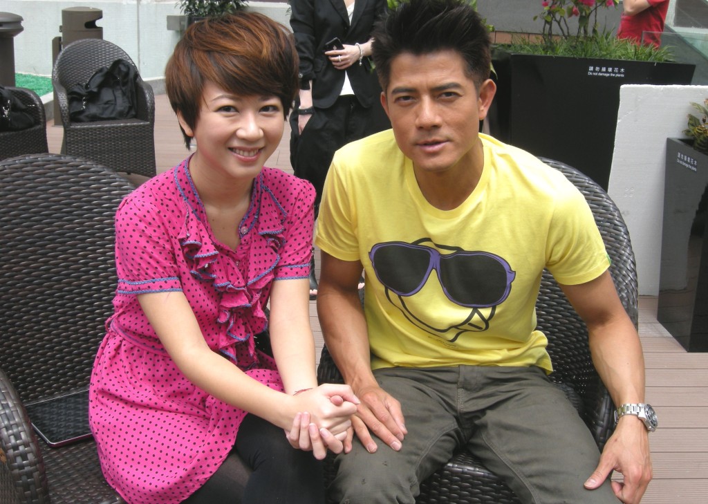 容羨媛曾擔任娛樂新聞台主播，採訪過不少藝人。